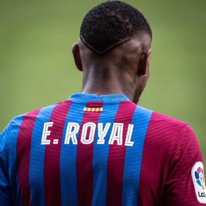 محمد عبدالله لاعب الأهليكم سنه؟